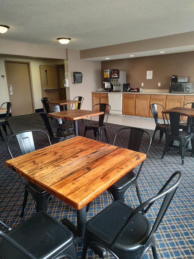 Rodeway Inn Fargo Exterior foto