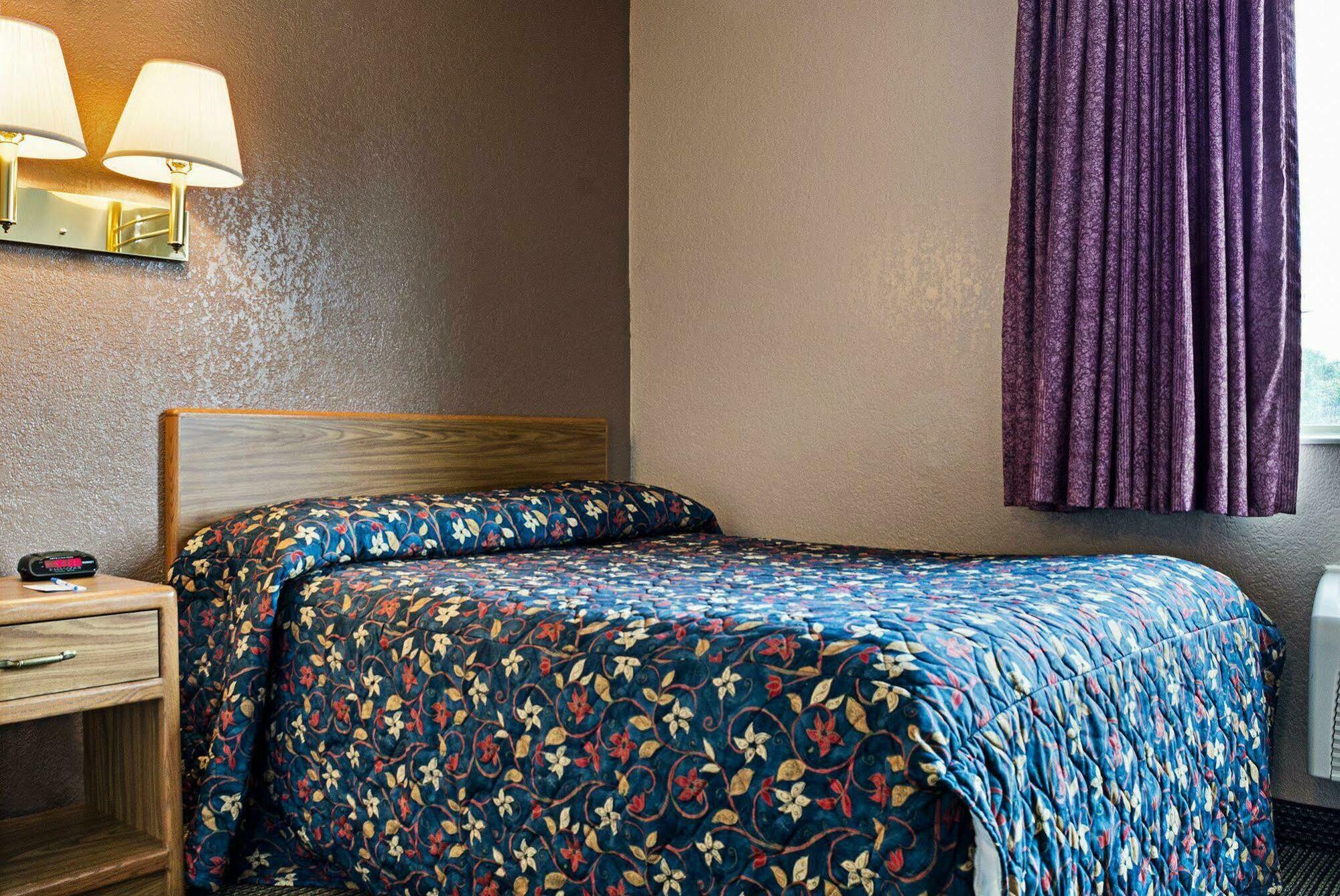 Rodeway Inn Fargo Exterior foto